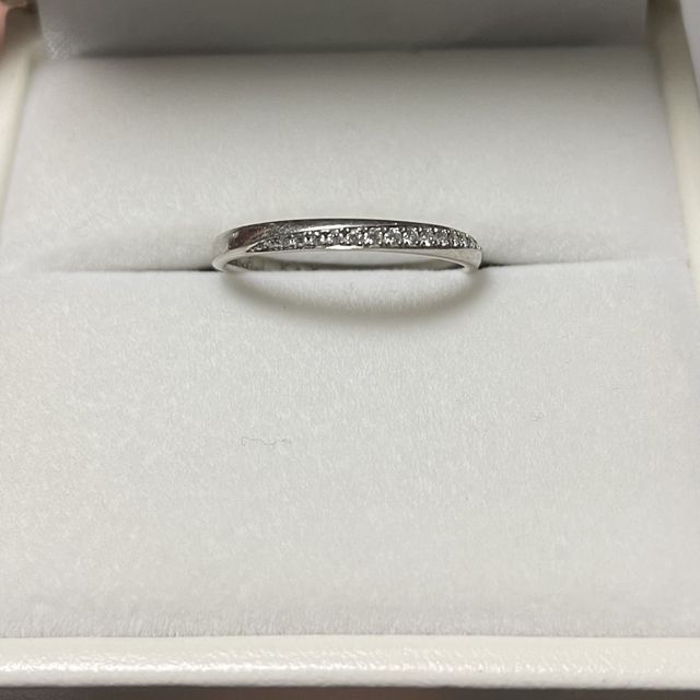 【1122 iifuufu bridal(いい夫婦ブライダル)の口コミ】 なんといってもデザインが可愛かったからです。小さなダイヤモンドが細か…