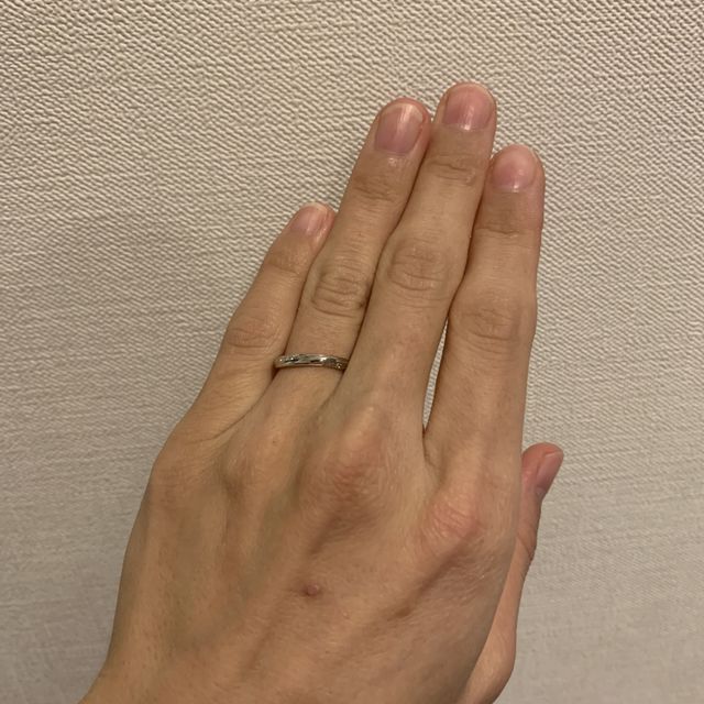 【銀座ダイヤモンドシライシの口コミ】 元々はストレートの指輪で探してましたが、つけた印象や、付け心地、見え…