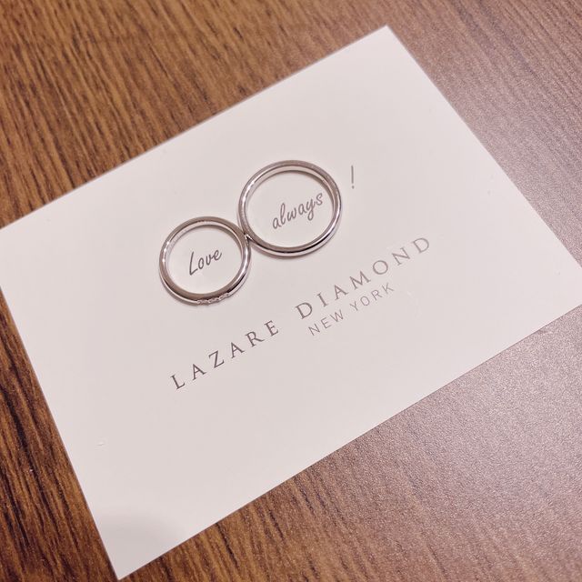 【ラザール ダイヤモンド(LAZARE DIAMOND)の口コミ】 男性側はシンプルなデザインで、リングのプラチナがとても綺麗であること…