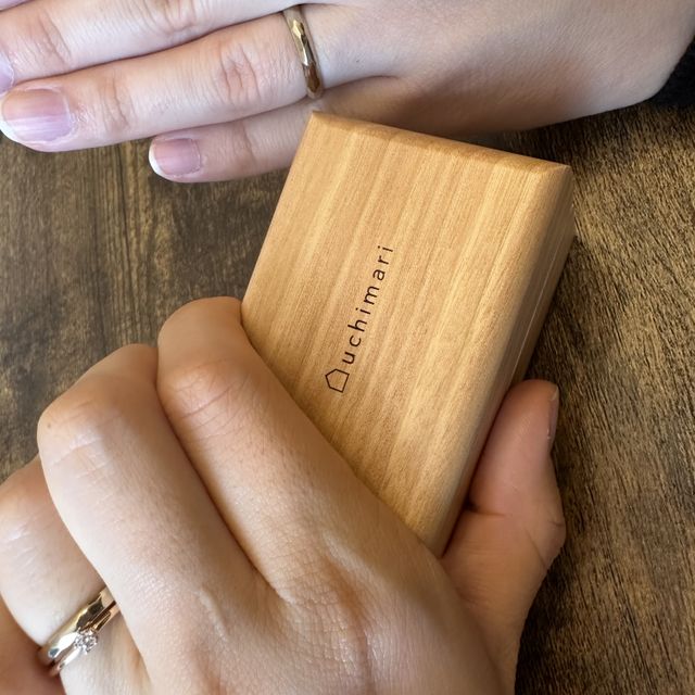【uchimari(ウチマリ)の口コミ】 手作りということ、刻印も自分たちで考えられるところ、リングピローが木…