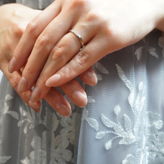 【銀座ダイヤモンドシライシの口コミ】 細身の指輪ですが、メレダイヤが3・5・7石と選べるところがポイントでした…