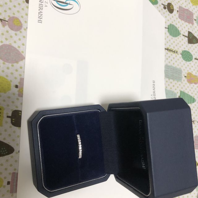 【銀座ダイヤモンドシライシの口コミ】 ハーフエタニティをプレゼントしました。
お店の照明が太陽光でダイヤの輝…