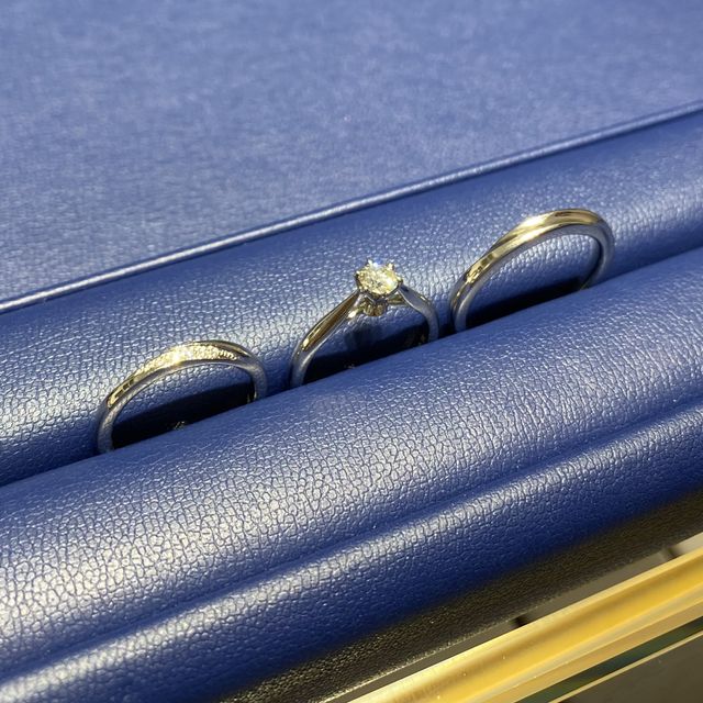 【銀座ダイヤモンドシライシの口コミ】 婚約指輪にこちらの指輪をいただいたので重ね付けする時のことを考えて複…