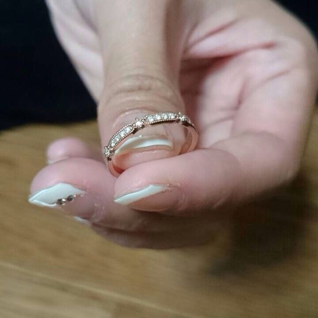 【LUCIE(ルシエ)の口コミ】 肌が色黒なので、ゴールド系かピンクゴールド系にしようと思っていました…