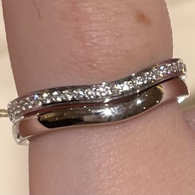 【カルティエ(Cartier)の口コミ】 婚約指輪と結婚指輪を重ね付けしたときの収まりの良さが素晴らしかったで…