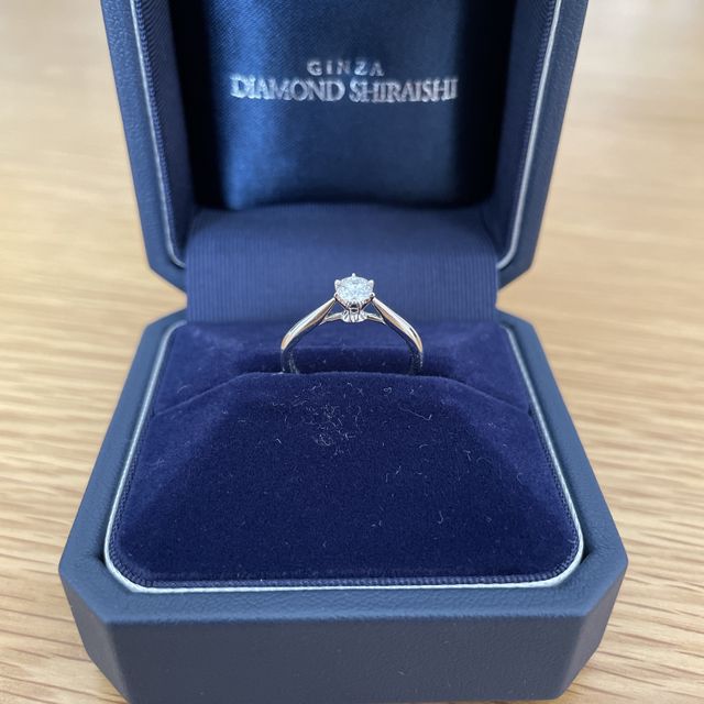【銀座ダイヤモンドシライシの口コミ】 婚約指輪はすごく悩みました。なるべくシンプルなものが飽きが来ないかと…