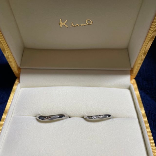 【ケイウノ ブライダル(K.UNO BRIDAL)の口コミ】 指輪は婚約時に渡した指輪がウェーブだったので重ね付けした際に似合うよ…