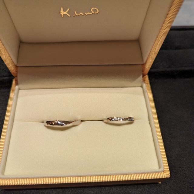【ケイウノ ブライダル(K.UNO BRIDAL)の口コミ】 婚約指輪をケイウノで買っていたので、結婚指輪も同じブランドで購入しよ…
