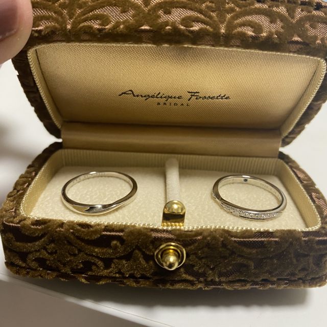 【アンジェリックフォセッテ(Angelique Fossette)の口コミ】 元町近辺で色々なジュエリーショップで探しておりました。
色々有名どころ…