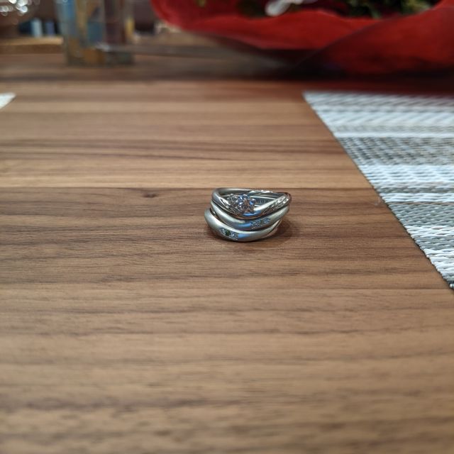 【SORA(ソラ)の口コミ】 山登りが二人の趣味のため、山岳植物のモティーフにとても惹かれました。
…