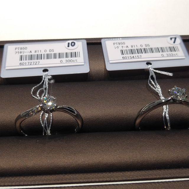 【アイプリモ(I-PRIMO)の口コミ】 シンプルながら凝ったデザインが多く、とても迷いました。
センターダイア…