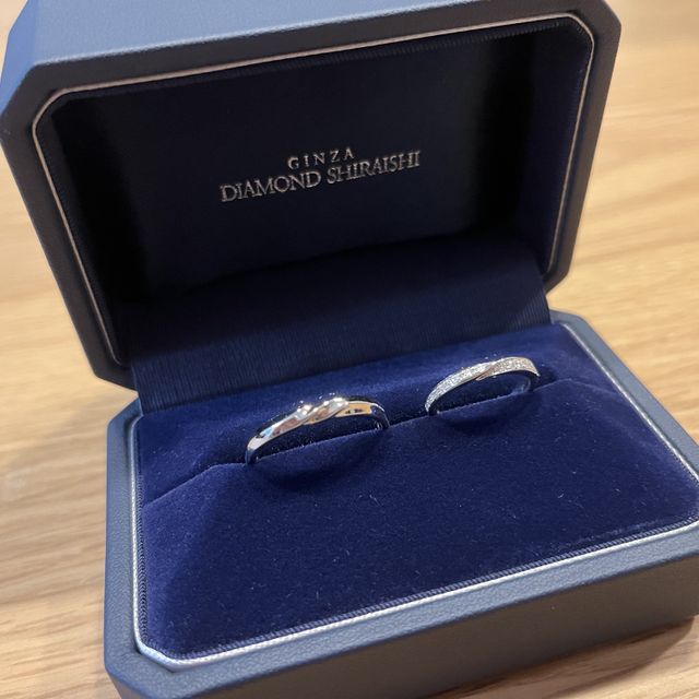 【銀座ダイヤモンドシライシの口コミ】 素材はプラチナで、ダイヤモンドがたくさん散りばめられた指輪にしました…