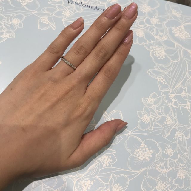 【ヴァンドーム青山(VENDOME AOYAMA)の口コミ】 骨が目立つ私の指でも、この指輪は馴染みました。
ダイヤモンドがたくさん…