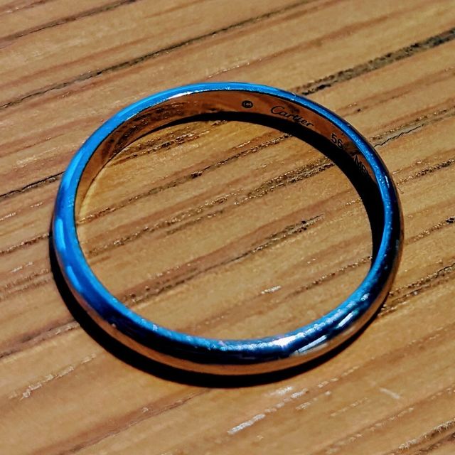 【カルティエ(Cartier)の口コミ】 結婚指輪なので、長く着用することを考えてシンプルなデザインを重要視し…