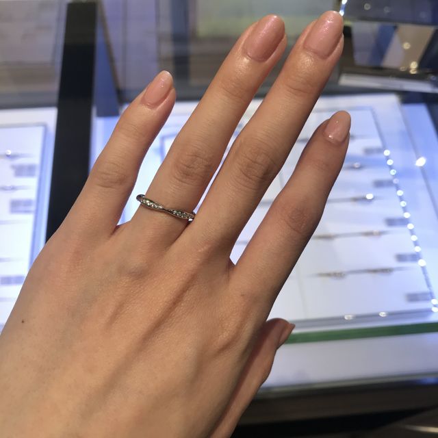 【シャネル(CHANEL)の口コミ】 リングの形がお花の形状になっているのが珍しくて気に入りました。太いリ…