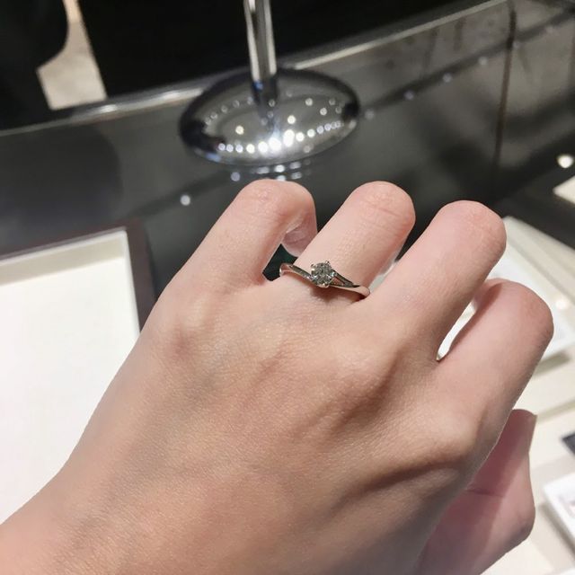 【俄(にわか)の口コミ】 ネットで見ていて指輪のネーミングがお洒落だと最初思いました。
今の旦那…