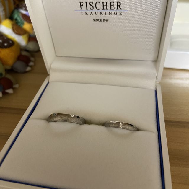 【FISCHER(フィッシャー)の口コミ】 総括店長の指輪に対する熱量と付け心地です！
店長さんに婚約から結婚指輪…