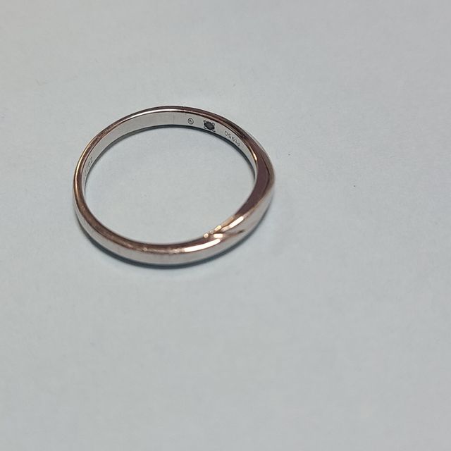 【銀座ダイヤモンドシライシの口コミ】 他のブランドも見る予定だったが、一番目に入った銀座ダイアモンドシライ…