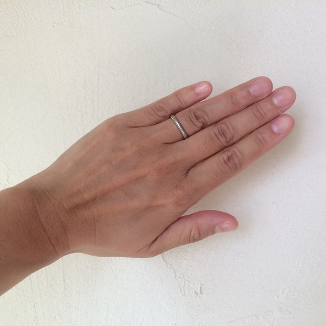 【ティファニー(Tiffany & Co.)の口コミ】 ティフィァニーの箱に憧れて店舗に出向き
シンプルで細身、控えめなデザイ…