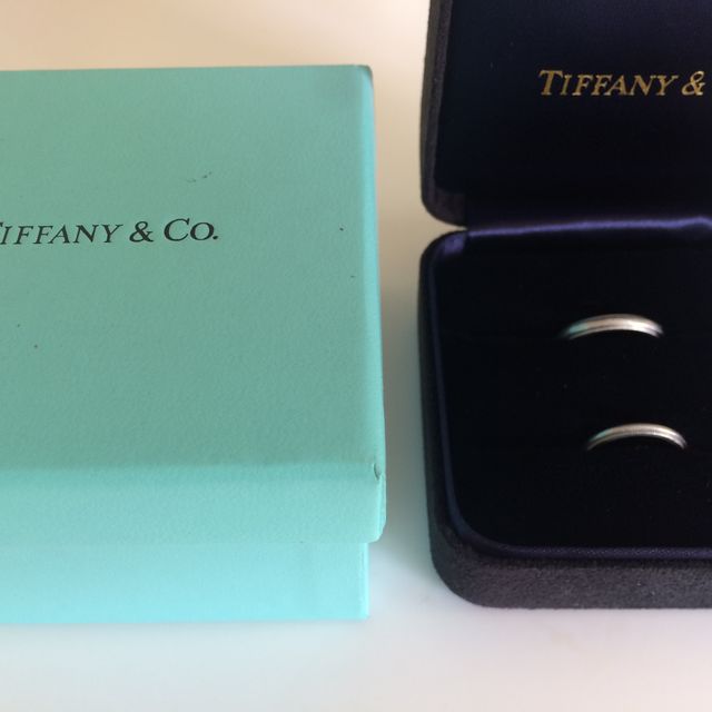 【ティファニー(Tiffany & Co.)の口コミ】 ティフィァニーの箱に憧れて店舗に出向き
シンプルで細身、控えめなデザイ…