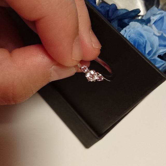 【一真堂の口コミ】 婚約指輪に自分ではあまりこだわりは無いと思っていました。
店員さんに勧…