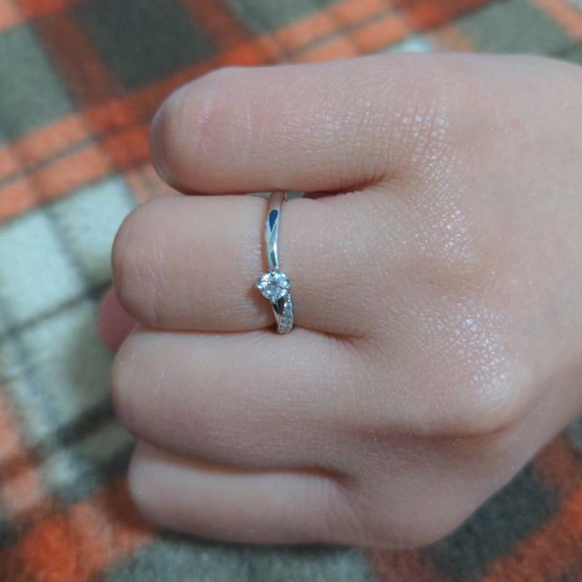 【アイプリモ(I-PRIMO)の口コミ】 相手のイメージ、強調し過ぎず、地味し過ぎず、その中でも婚約指輪という…