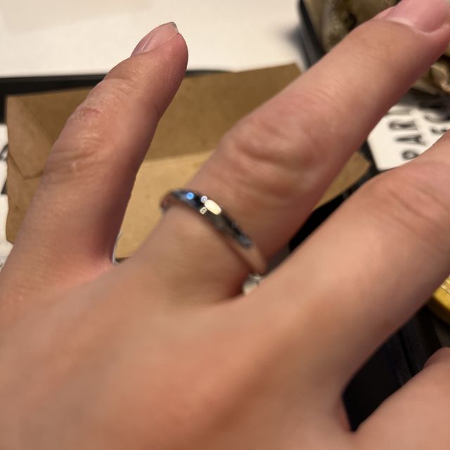 【銀座ダイヤモンドシライシの口コミ】 指輪の決め手は着け心地と色を重視しました。店舗に行くとさまざまな指輪…