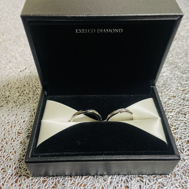 【エクセルコダイヤモンド(EXELCO DIAMOND)の口コミ】 プラチナ素材ということ。シンプルなデザインとダイヤが入っていること。…
