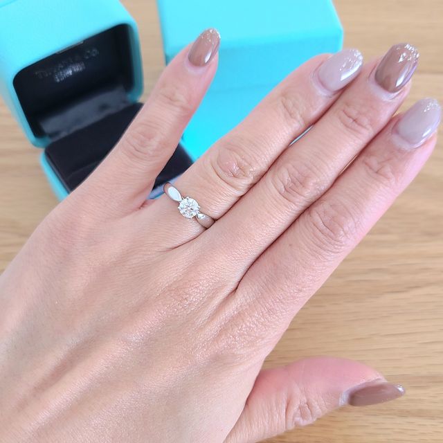 【ティファニー(Tiffany & Co.)の口コミ】 元々シンプルなデザインで探していました。
何件かブランド店で見た時、テ…