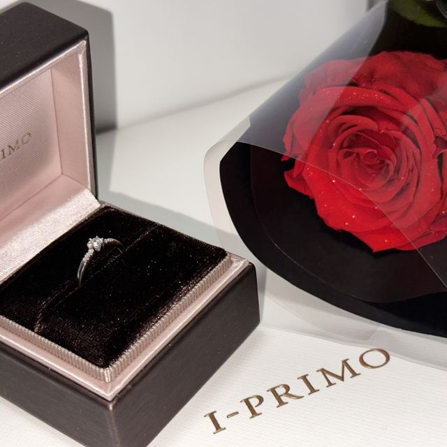 【アイプリモ(I-PRIMO)の口コミ】 結婚指輪を重ねてつけても綺麗に見えるようなデザイン、形がとても良いと…