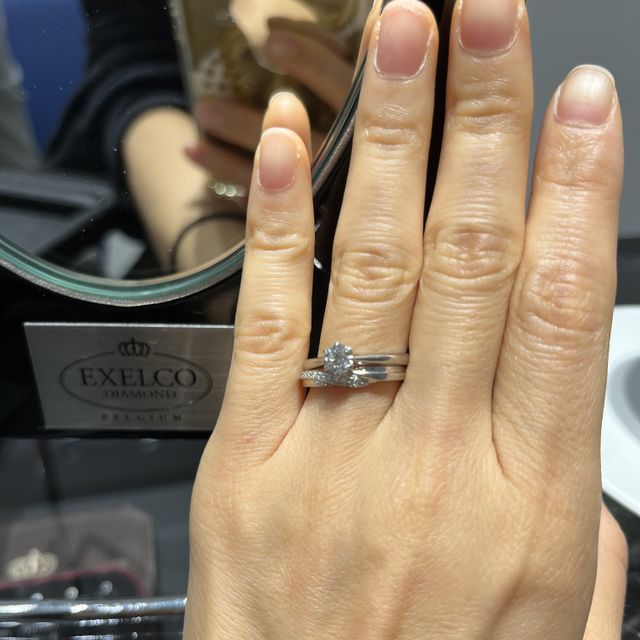 【エクセルコダイヤモンド(EXELCO DIAMOND)の口コミ】 デザインと価格です。一生身に付けるものなので、今好きなデザインという…