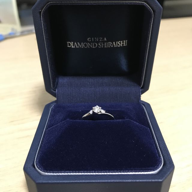 【銀座ダイヤモンドシライシの口コミ】 ダイヤモンドの輝きが他のところよりきれいだった。予算の範囲内で、似合…