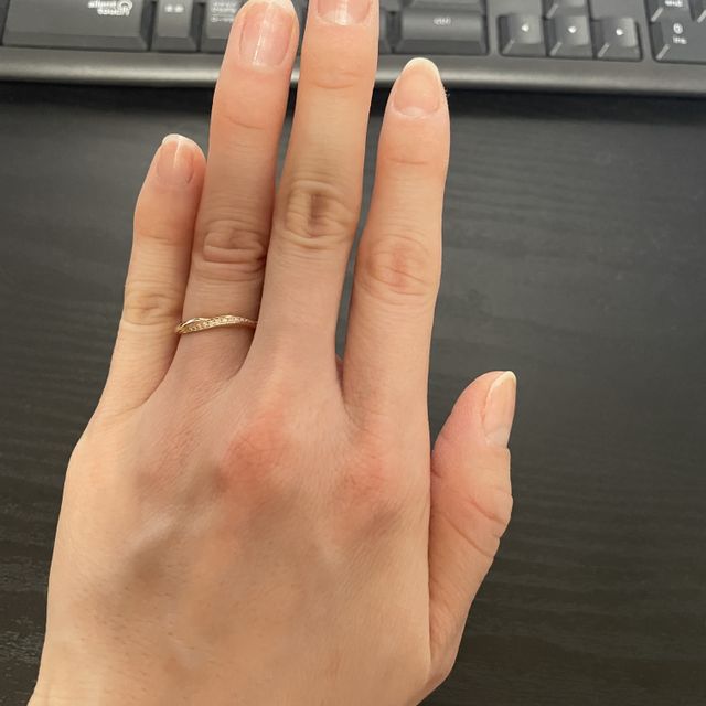【銀座ダイヤモンドシライシの口コミ】 指輪のデザインはできればシンプルで少し動きのあるデザインが良いという…