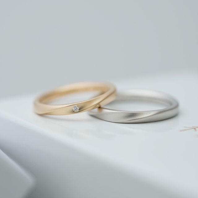 【THREE TREES(スリーツリーズ)の口コミ】 指輪のデザイン・質感や石のはめ込みは、自分たちで決めることができ、オ…