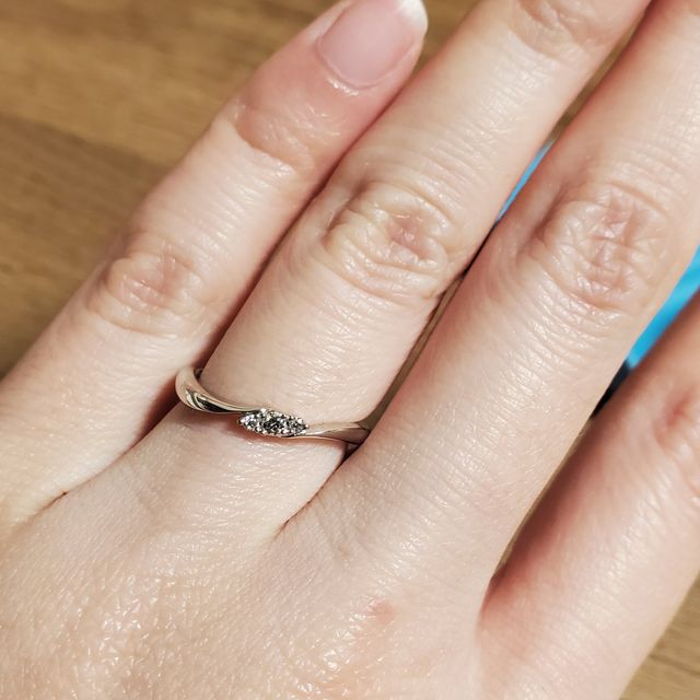 【アイプリモ(I-PRIMO)の口コミ】 ウェーブのデザインと石の控えめな感じが好みでした。
毎日着けるものなの…