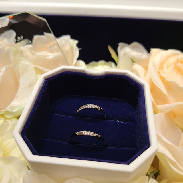 【4℃ BRIDAL(ヨンドシーブライダル)の口コミ】 初めての指輪選びでしたが、担当者の方に丁寧に説明をしていただき、その…