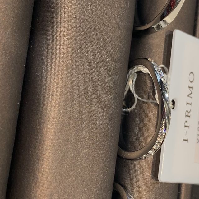 【アイプリモ(I-PRIMO)の口コミ】 細めで綺麗なデザインが決め手でした。
結婚指輪だけをつける時のイメージ…