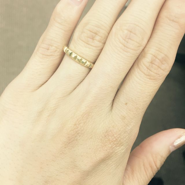 【ブシュロン(BOUCHERON)の口コミ】 他にはない立体的なデザインで、且つゴールドであることが決めてになりま…