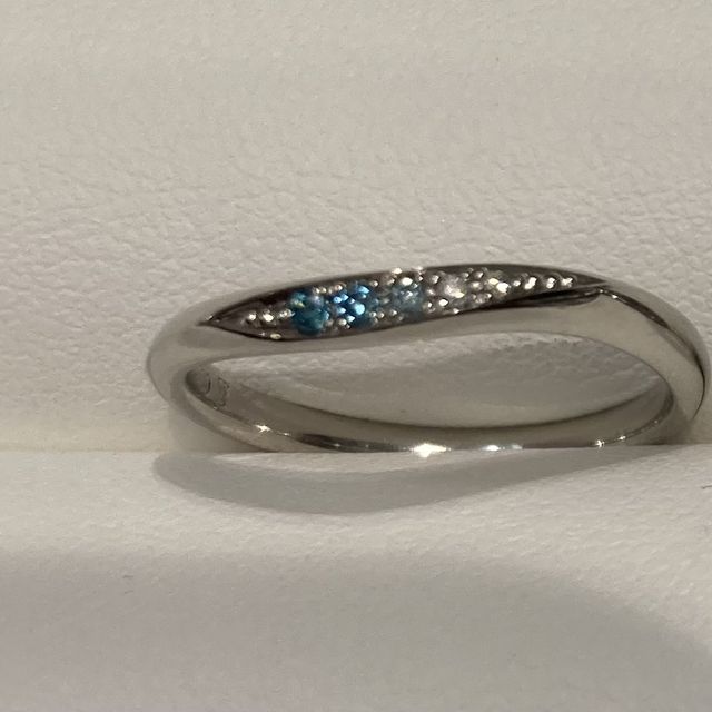 【CAFERING(カフェリング)の口コミ】 特にこの指輪はグラデーションがとても綺麗でよかったです。ブルーダイヤ…