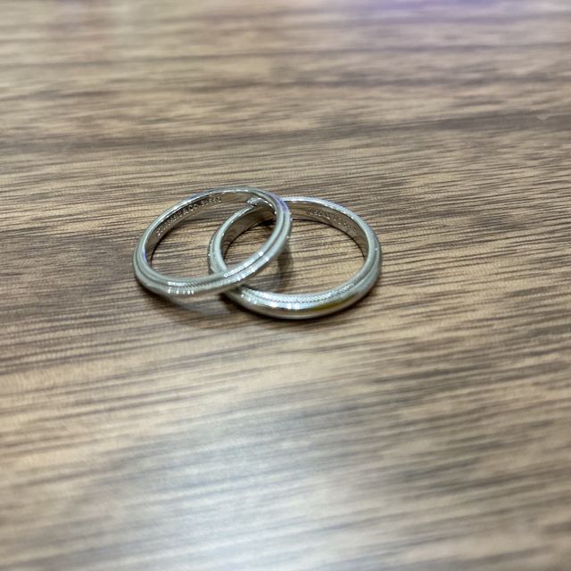 【ティファニー(Tiffany & Co.)の口コミ】 細めで指が綺麗に見える指輪を探していました。
ダイヤ等のワンポイントが…