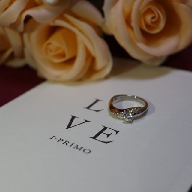 【アイプリモ(I-PRIMO)の口コミ】 婚約指輪のデザインがとにかく良かった。ゴールドとシルバーの両方が使わ…