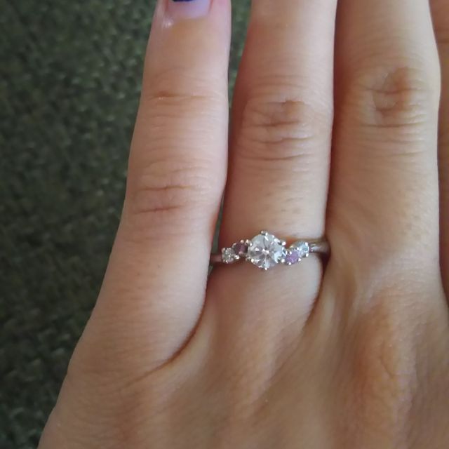 【アンジェリックフォセッテ(Angelique Fossette)の口コミ】 s字のメレ付き、可愛すぎずシンプルすぎずのものを探していました。
ピン…