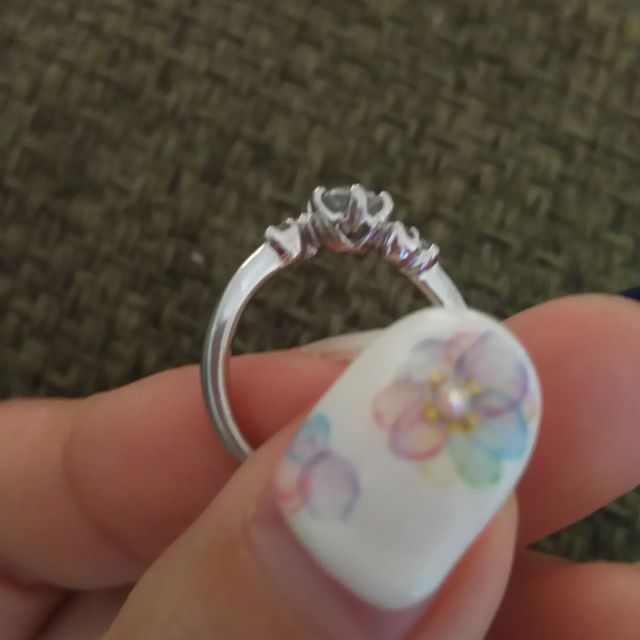 【アンジェリックフォセッテ(Angelique Fossette)の口コミ】 s字のメレ付き、可愛すぎずシンプルすぎずのものを探していました。
ピン…