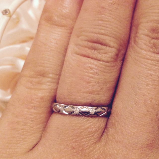 【シャネル(CHANEL)の口コミ】 私は指が顔に比べてごつくそれがコンプレックスなので細すぎるものはNG,
…