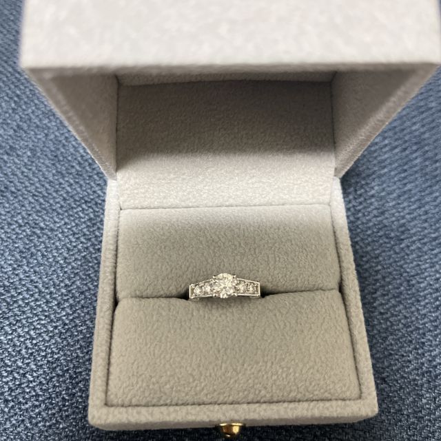 【KYRAH(キイラ)の口コミ】 ３０代になる節目として一粒ダイヤを探していたのですが、ドンピシャなデ…