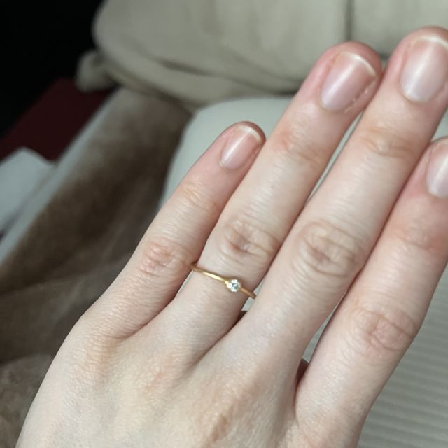 【ティファニー(Tiffany & Co.)の口コミ】 シンプルなひと粒ダイヤの指輪です。婚約してから初めての誕生日に一緒に…