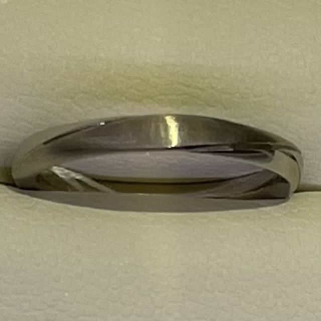 【4℃ BRIDAL(ヨンドシーブライダル)の口コミ】 指輪の1番のおすすめポイントは、一部マット加工が施されたデザインです。…