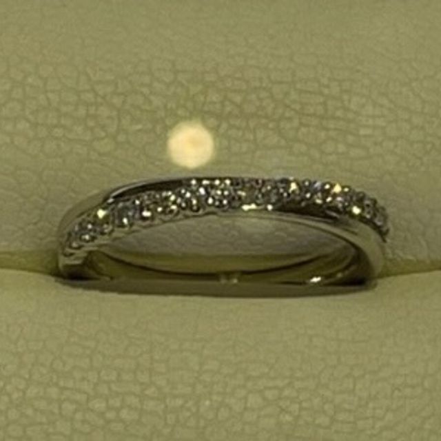 【4℃ BRIDAL(ヨンドシーブライダル)の口コミ】 一番のおすすめポイントは、クロスした美しいラインになっていることです…