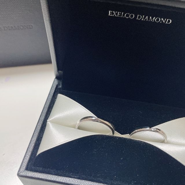 【エクセルコダイヤモンド(EXELCO DIAMOND)の口コミ】 デザインがシンプルで指輪の幅も太く無いため付けていて違和感がない。
ダ…