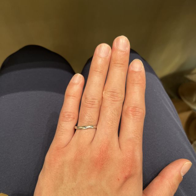 【アイプリモ(I-PRIMO)の口コミ】 ウェーブがかかっており、自分の指にデザイン、着け心地共にフィットして…